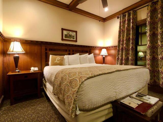 The At Hotel 3*